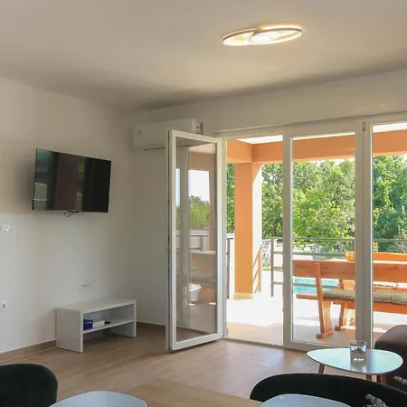 Mit Privatpool Fuer 5 Personen Ca 95 Qm In Stokovci, Istrien Binnenland Von Istrien