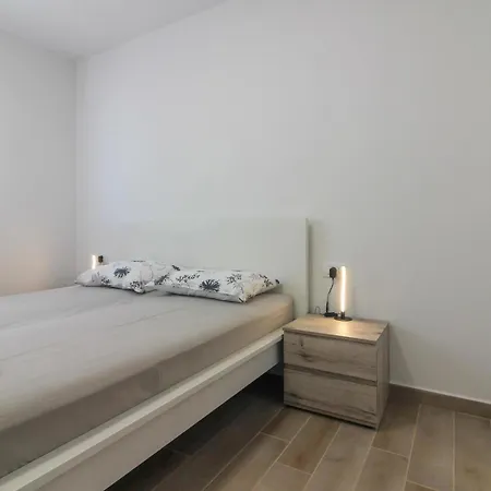 Mit Privatpool Fuer 5 Personen Ca 95 Qm In Stokovci, Istrien Binnenland Von Istrien Ferienhaus