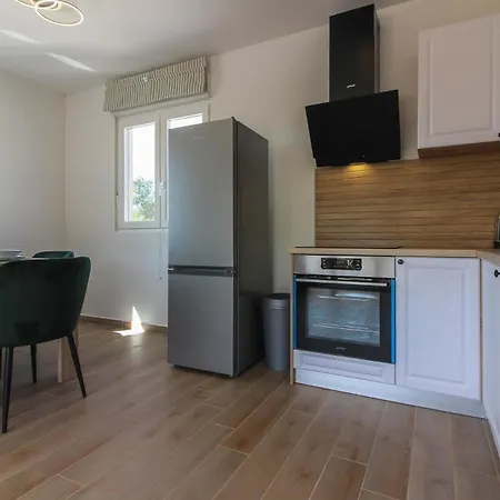 Ferienhaus Mit Privatpool Fuer 5 Personen Ca 95 Qm In Stokovci, Istrien Binnenland Von Istrien