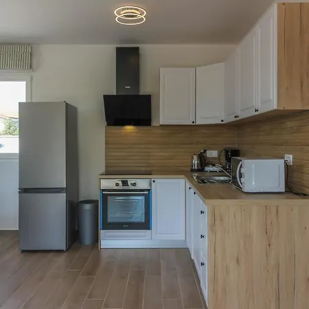 Mit Privatpool Fuer 5 Personen Ca 95 Qm In Stokovci, Istrien Binnenland Von Istrien Štokovci