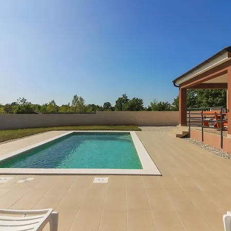 Mit Privatpool Fuer 5 Personen Ca 95 Qm In Stokovci, Istrien Binnenland Von Istrien Štokovci