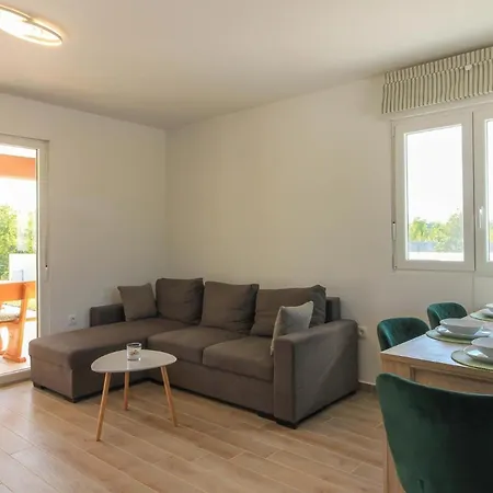 Ferienhaus Mit Privatpool Fuer 5 Personen Ca 95 Qm In Stokovci, Istrien Binnenland Von Istrien *