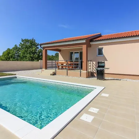 Mit Privatpool Fuer 5 Personen Ca 95 Qm In Stokovci, Istrien Binnenland Von Istrien Štokovci