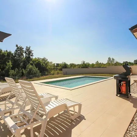Mit Privatpool Fuer 5 Personen Ca 95 Qm In Stokovci, Istrien Binnenland Von Istrien Ferienhaus