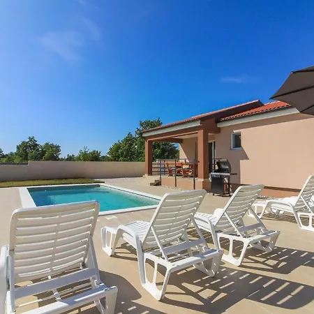 Mit Privatpool Fuer 5 Personen Ca 95 Qm In Stokovci, Istrien Binnenland Von Istrien * Štokovci